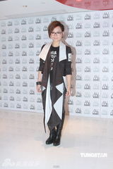 组图：周笔畅出席时尚活动 忙工作无暇照应店铺