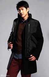 组图：何明翰登时尚杂志 诠释冬日风格型男