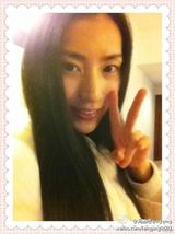 组图：疑似李亚鹏激吻女私照 容貌清纯可人