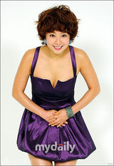 组图：韩国女演员申智秀个人写真集新闻发布会