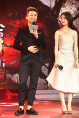 组图：《四大名捕2》首映 三女逼邓超跳钢管舞