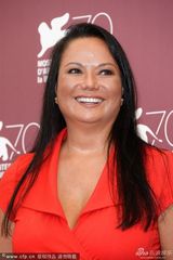 组图：威尼斯重启未来发布会 导演园子温亮相