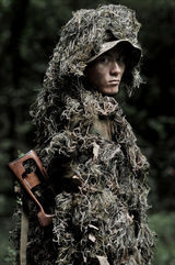 组图：张宁江《战雷》多款造型上演制服诱惑