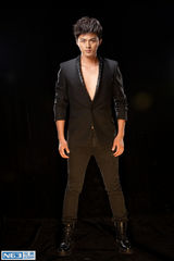 组图：叶祖新曝型男写真 显硬朗帅气男人风