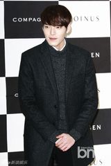 组图：金宇彬朴敏英亮相品牌活动展冬季时尚