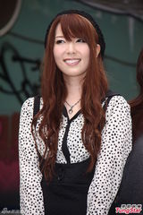 组图：波多野结衣翘腿卖萌引宅男疯狂捧场