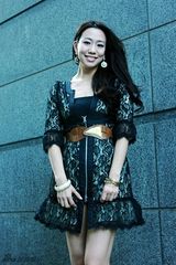 组图：吴辰君蕾丝写真秀美腿 时尚淑女也性感