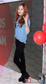 组图：韩星Secret黄静茵等亮相品牌开业典礼