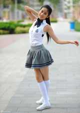 高清组图：“香香公主”颖儿拍清纯校服写真 