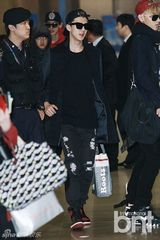 组图：韩团EXO结束台湾行返韩 粉丝挤爆机场