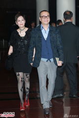 组图：钱嘉乐汤盈盈大婚 新娘巨乳大肚与新郎热吻