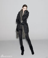 组图：韩星韩孝珠服饰写真 演绎40款冬装搭配