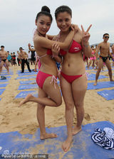 组图：三亚千人比基尼派对 沙滩美女性感热辣