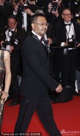 组图：《天注定》姜武携手性感女星亮相红毯