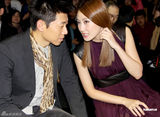 组图：李连杰现身时尚盛典 与龙女郎林鹏相见甚欢