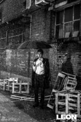 组图：冯绍峰登杂志封面 随性硬朗尽显男人本色