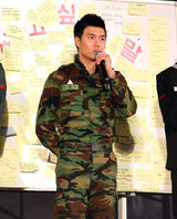高清图：韩国演艺士兵演唱会 KARA和f(x)到场助兴