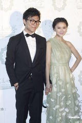 组图：李湘火红裙看秀 柳岩酥胸半露呼之欲出