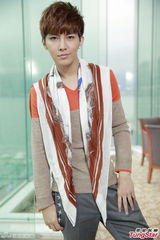 组图：炎亚轮精美写真 享受刻骨铭心恋爱