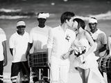 组图：Wondergirls先艺蜜月写真与新郎甜蜜亲吻