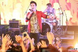 组图：美翻唱达人Sam Tsui&Kurt演唱会落幕
