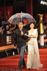 组图：《马尔代夫遇见爱》孙文婷低胸秀雪乳