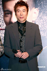 组图：Big4持枪宣传演唱会 张卫健牺牲夫妻生活