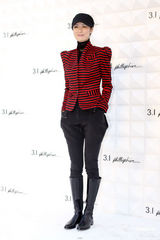 组图：马艳丽爱戴捧场时装秀 偶遇球星中田英寿