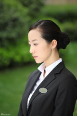 组图：韩雪新剧挑战职场御姐 化身干练冰美人