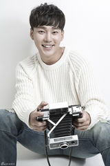 高清图：韩星安圣浩花美男大片干净明朗