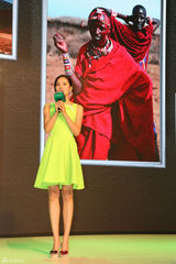 组图：江一燕陈坤默契代言 被赞最佳文艺小伙伴