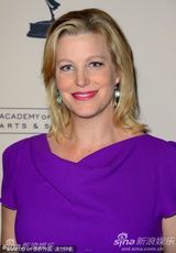 组图：《毒师》演员捧场提名酒会 安娜紫裙鲜艳