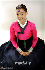 组图：崔韩光吴楚熙等艺人拍韩服写真庆中秋