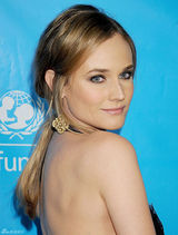 高清组图：黛安-克鲁格亮相黑色礼服真空秀美背