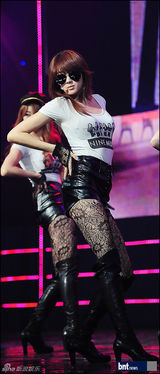 组图：韩女团9Muses《M CountDown》展华丽舞台