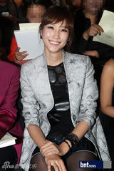 组图：张娜拉郑柔美等出席首尔时装周李向锋展