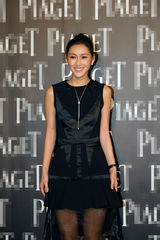 组图：陈燃出席时尚活动身着优雅黑裙