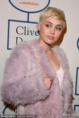 组图：麦莉格莱美派对清新风 收敛性感变俏皮