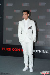 组图：彭于晏出席品牌活动 一身白衣帅气抢镜