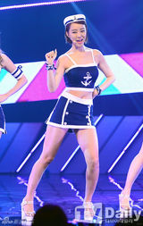 组图：SISTAR《MCountdown》夺冠 女团齐拼大腿