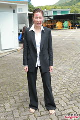 组图：钟嘉欣新剧湿身透底示人 不懂游泳需替身