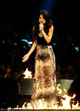 高清图：MTV欧洲音乐大奖 赛琳娜美艳亮相红毯