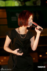 高清：众歌手跨年忙不停 阿Sa(蔡卓妍)陪市民倒数迎2010