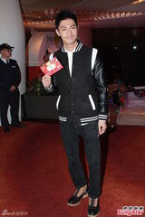 组图：王维基港视再投三千万 陈锦鸿签约4年