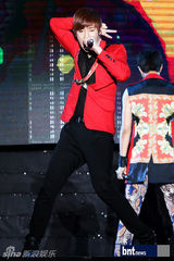 组图：韩团f(x)EXO-M等亮相上海K-POP音乐演唱会