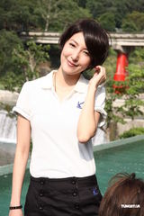 组图：杨谨华新剧角色超MAN 与蓝正龙“男男恋”