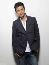 组图：郑嘉颖时尚写真 八阿哥现代装电力十足