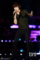 组图：韩团2PM与missA等出席音乐盛典尽情狂欢