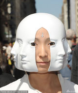 组图：复活节大胆装扮搞怪不停 胡茬男秒变gaga