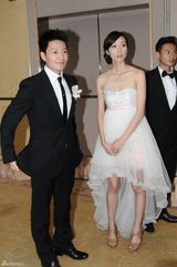 组图：陈龙章龄之完婚 现场亲吻群星道贺